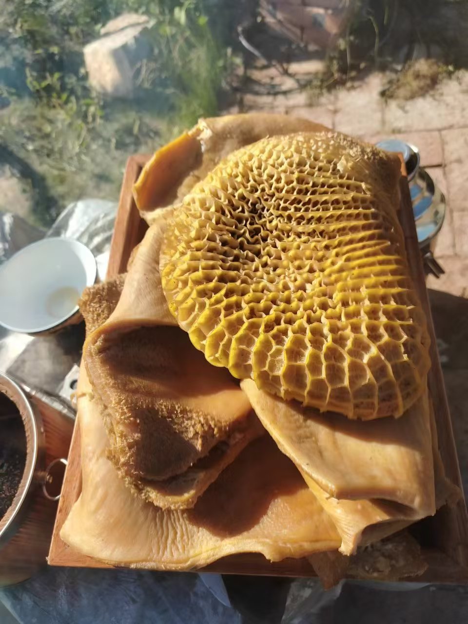 秘制锅底与新鲜食材