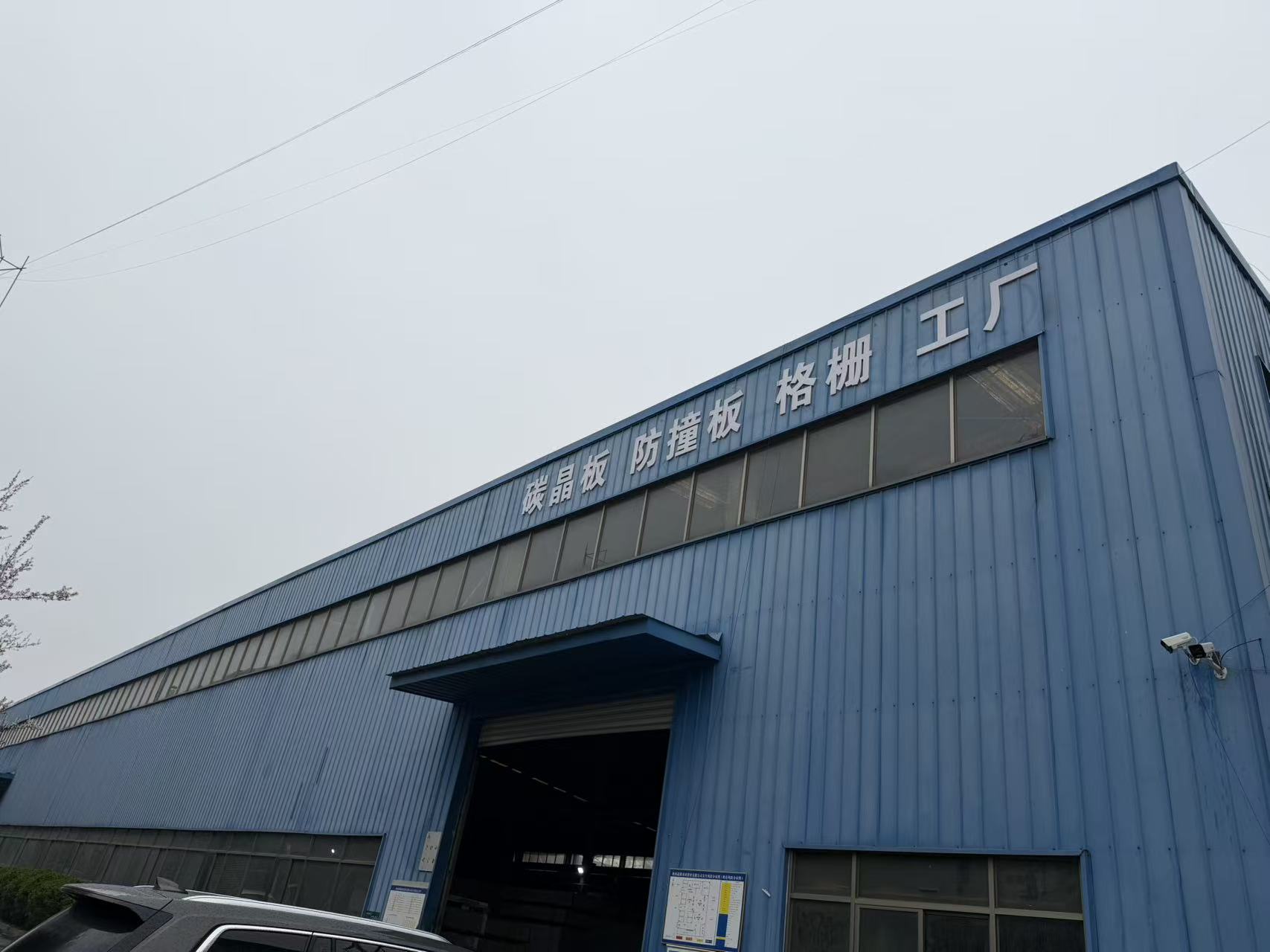 异形格栅与墙板搭配效果