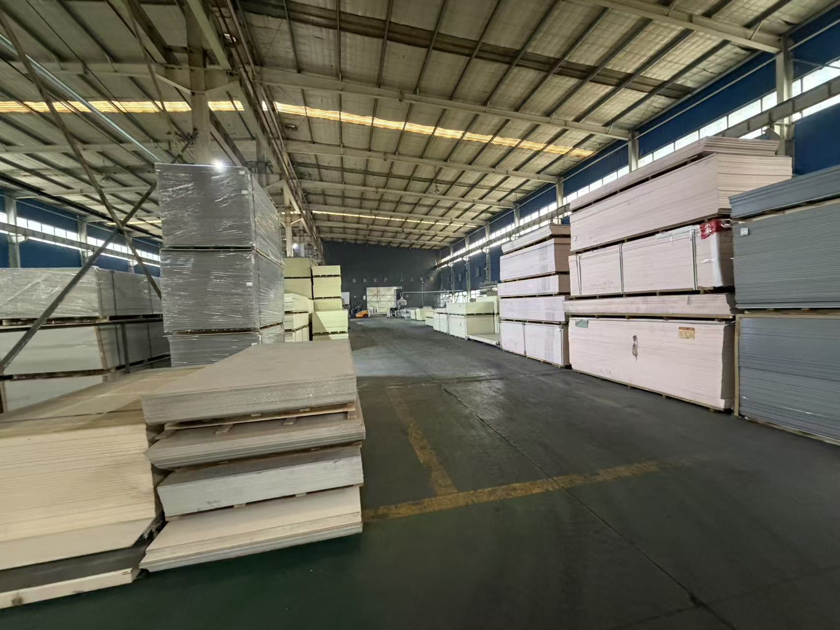 诺维利亚现代化生产基地