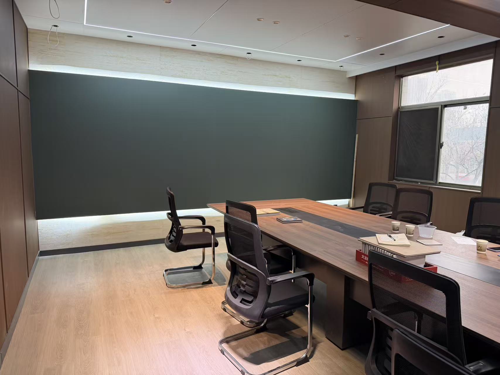 传统家装中常见的色差与安装问题示意图