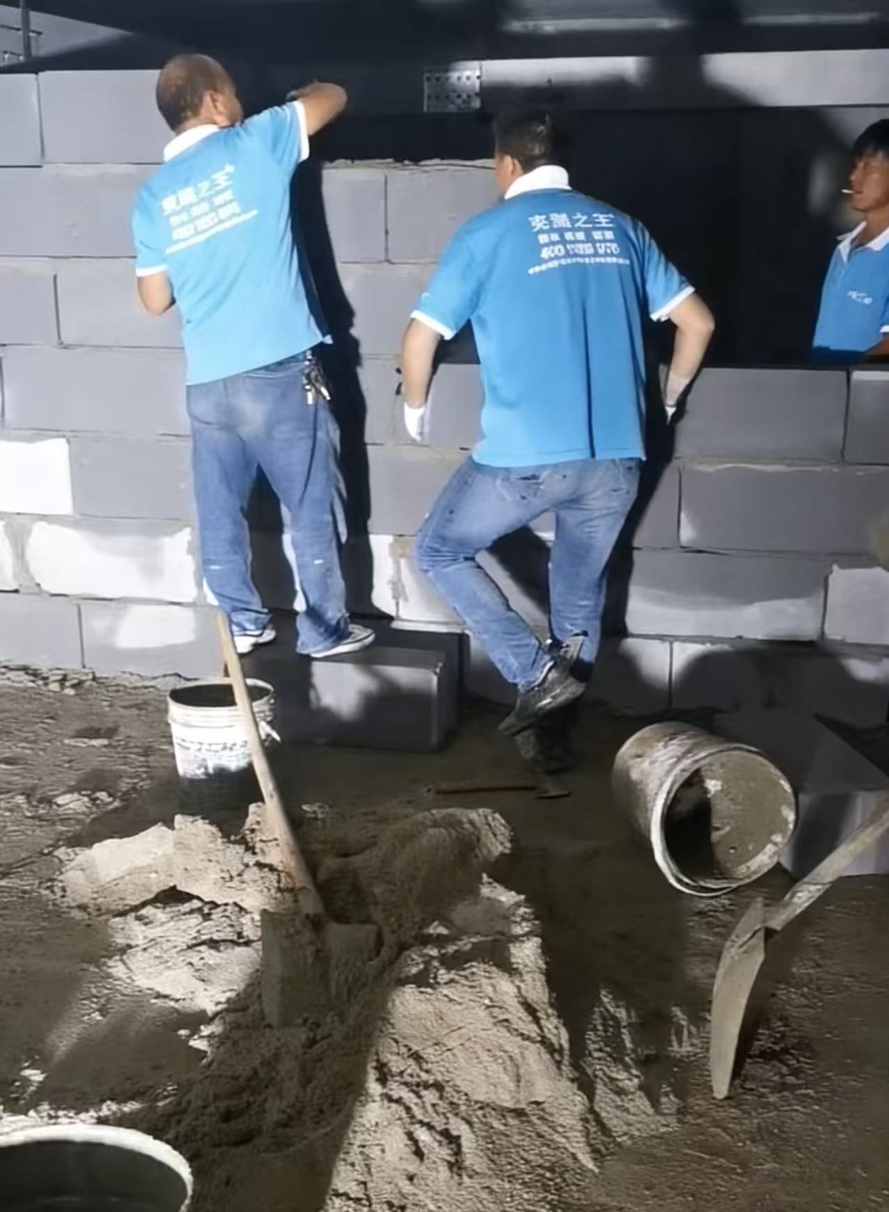 屋顶漏水勘察现场