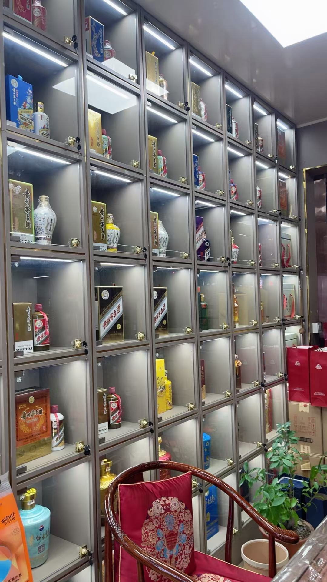 茅台、洋酒、红酒陈列图