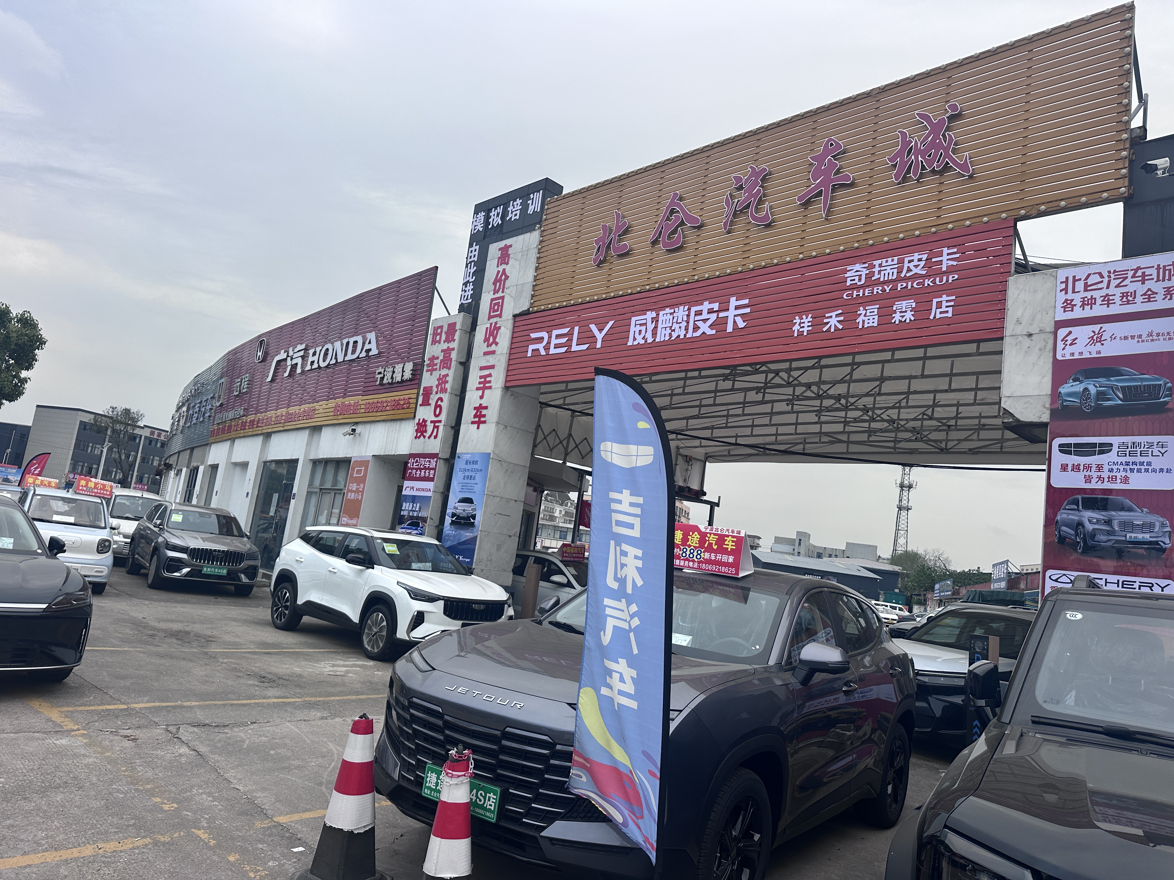 吉利博越L车型展示