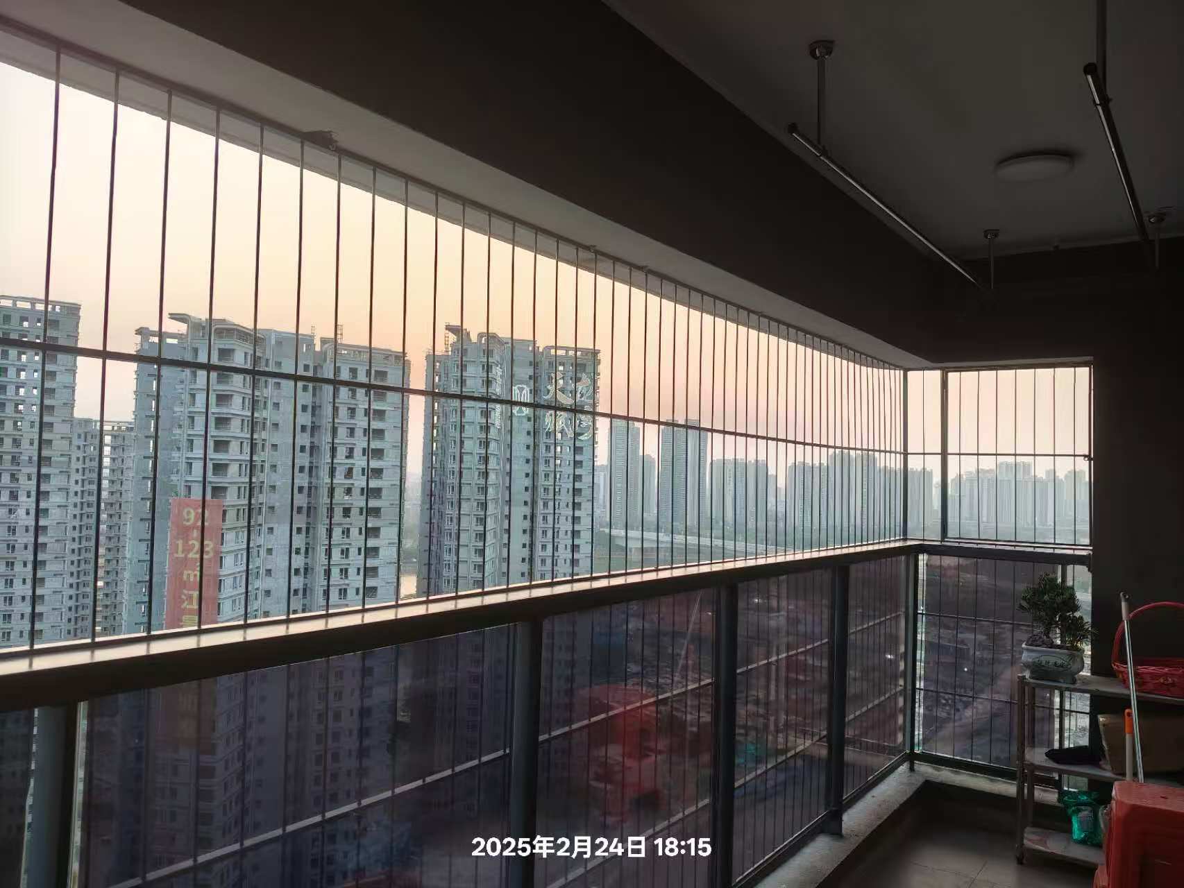 隐形钢丝防护网近景展示